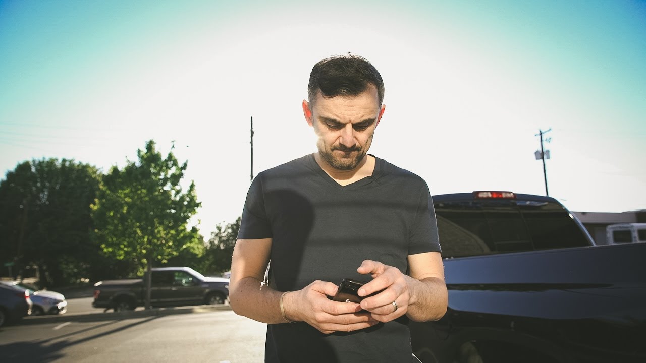 BORN TO BE THE BIGGEST BULLSHIT SALESMAN OF ALL TIME | DailyVee 219