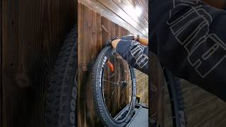 Why you can't remove the tire from the rim. #bikehacks #diy