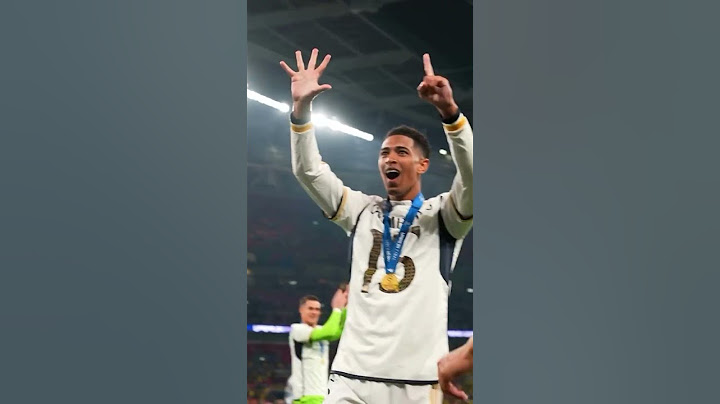 Jude Bellingham celebrating Real Madrid’s Champions League win with the fans 🤩