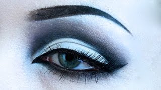 || CLASSIC GOTHIC CUT CREASE || Eyeshadow Tutorial