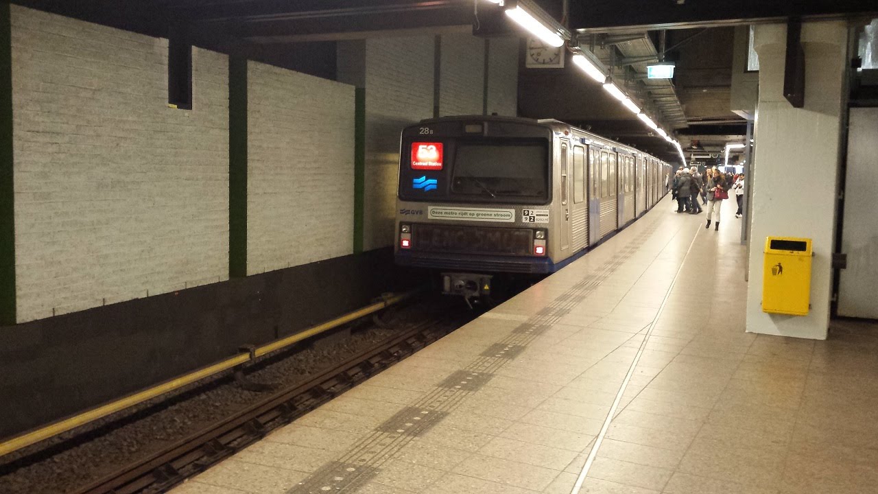 GVB Metro 2*M2 komt aan op Centraal Station (lijn 53)