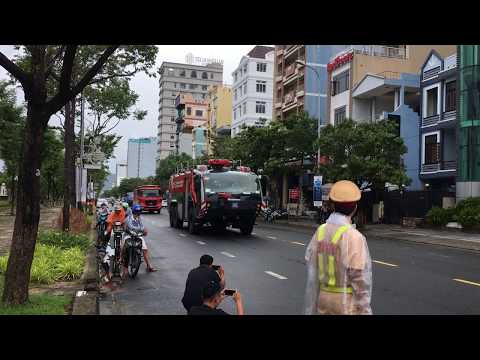 Video Xe cứu hỏa Rosenbauer Panther có giá bán 1 triệu USD... - youtube
