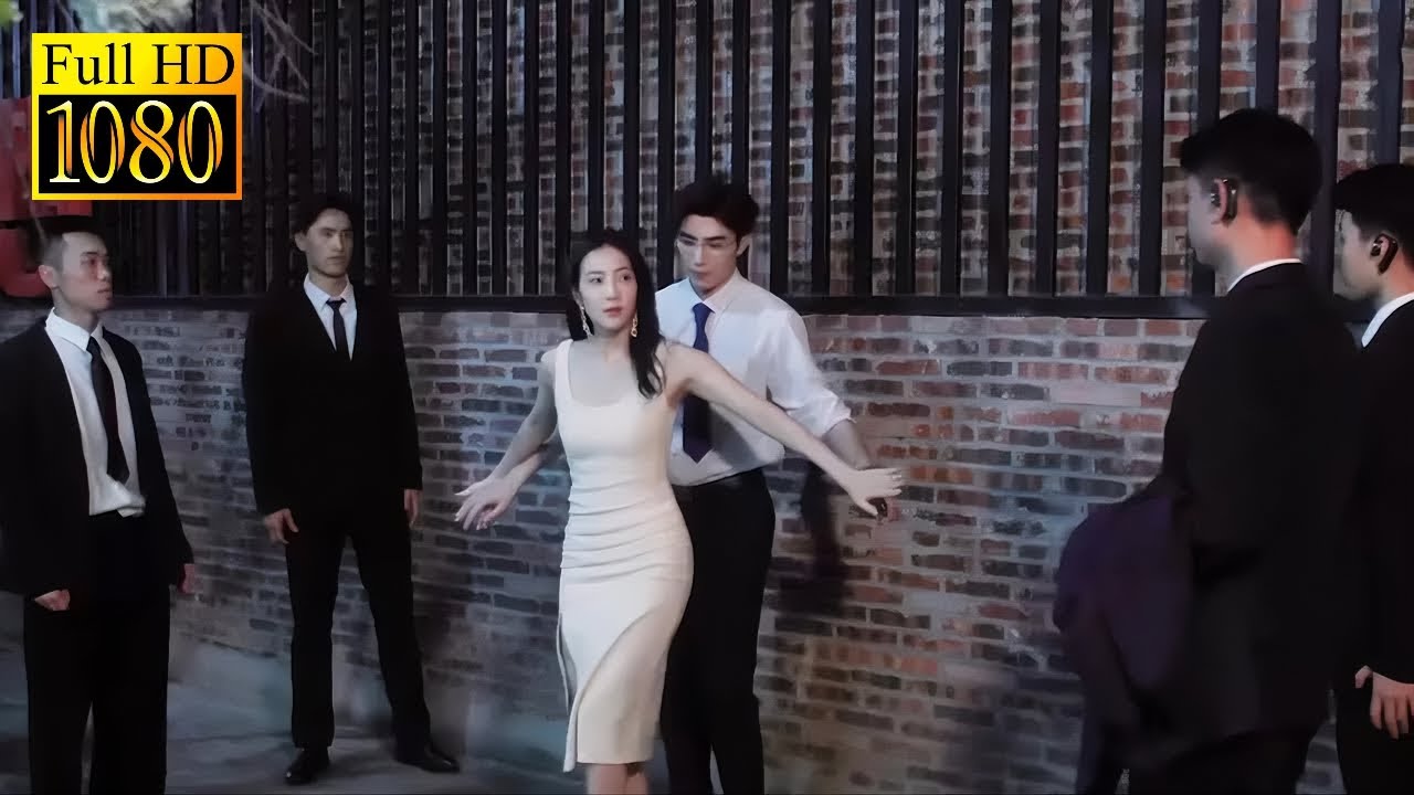 Золушка спасла генерального директора на вечеринке, и он влюбился в нее с первого взгляда