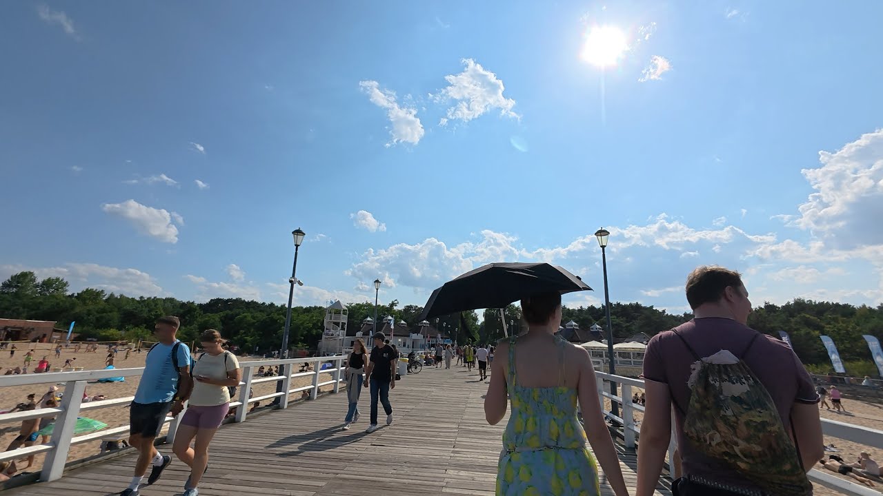 Słoneczny Spacer po Molo w Brzeźnie: Tłumy, Plaża i Widoki na Bałtyk 4K 8K