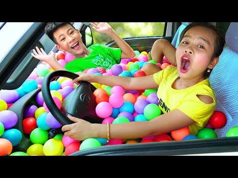 KunKun and papa play ball pool with car toys