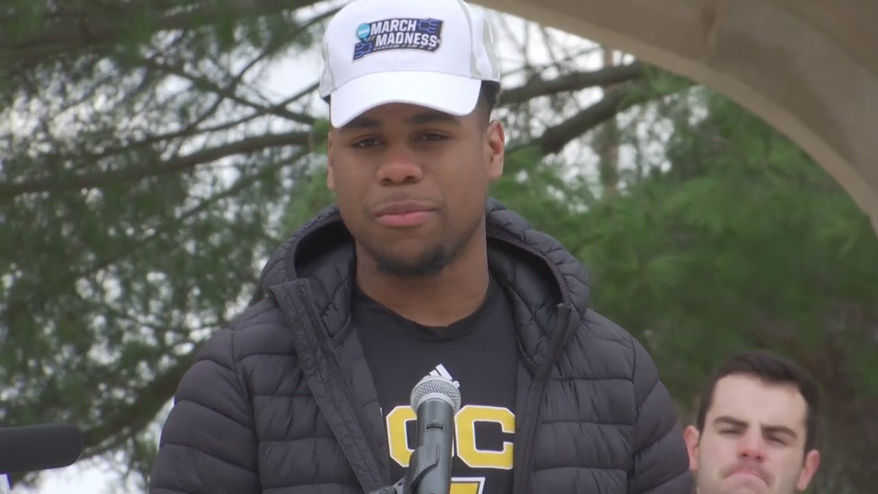 Mocs Basketball Players Wish Lamont Paris Well at South Carolina