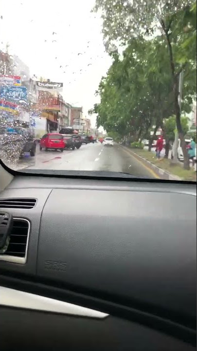 Story wa pajero sport Jalan jalan saat Hujan