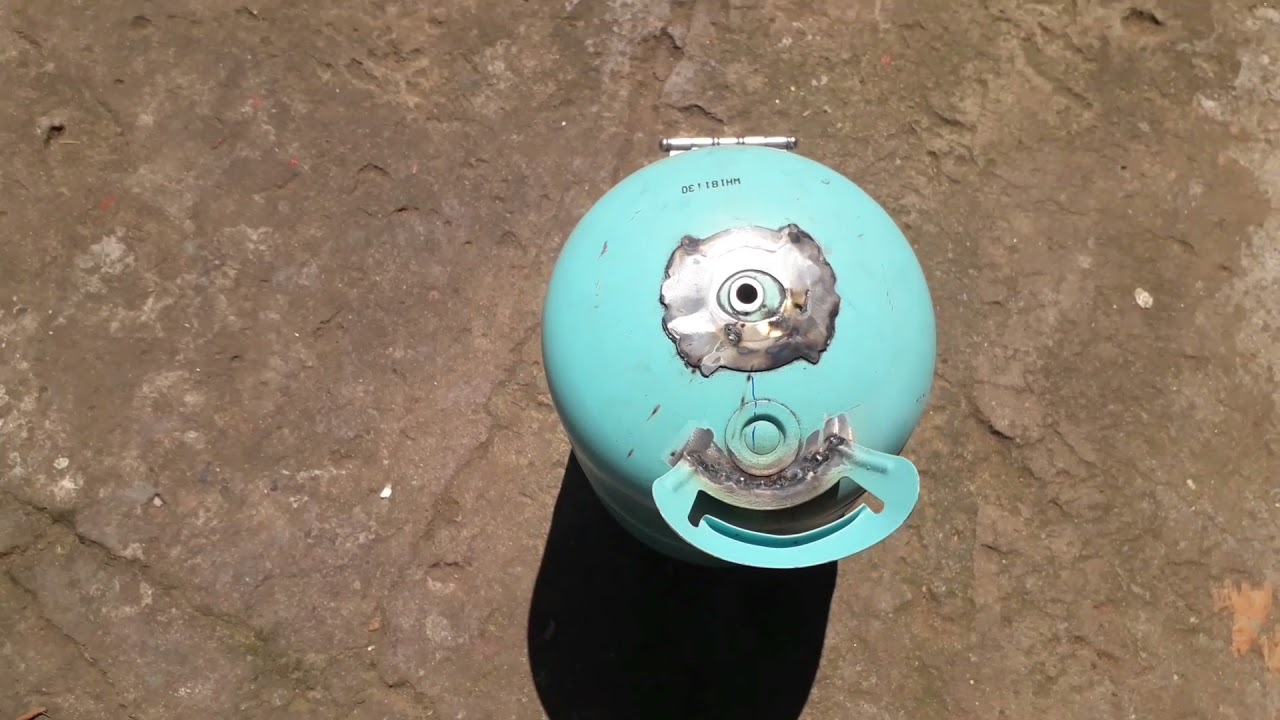 Fiz um CADINHO para derreter o chumbo para quilha do veleiro.