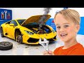 أطفال يركبون سيارات ألعاب مغامرة خدمة السيارات المضحكة 