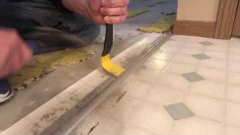 How to remove a  carpet to vinyl transition