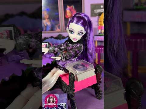 Monster High Self-Scare Secrets Spectra Vondergeist