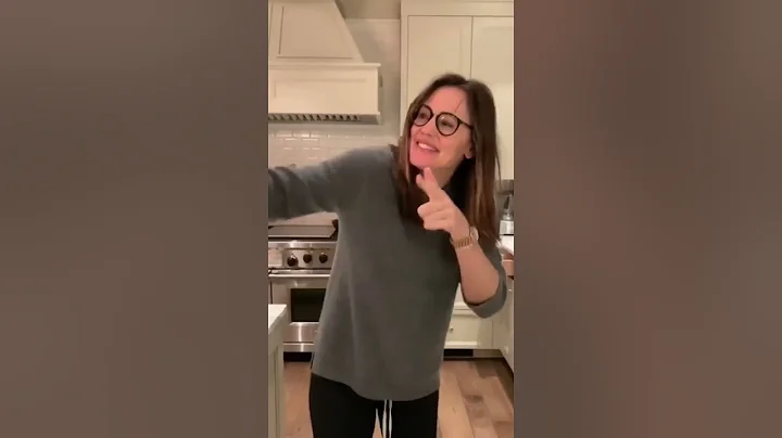 Jennifer Garner's Pretend Cooking Show - Episode 1...