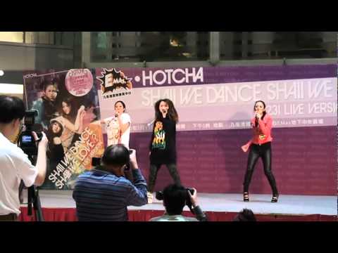 13/03/2010 - EMax X Shall We Dance Shall We Love 1231 Live Version 簽名會 (HotCha - 大場面)