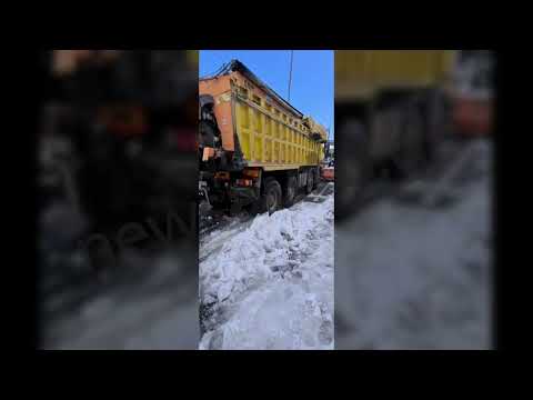 Απίστευτο! Εκχιονιστικό που γλιστράει επικίνδυνα