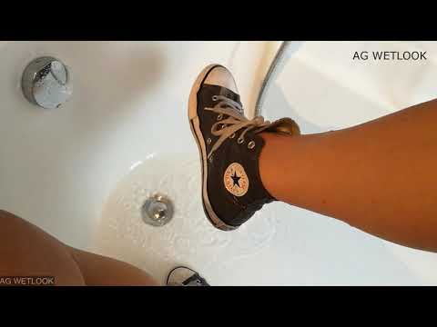 Wetlook - Alice washed her Converse