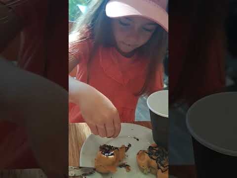 Waffles 🧇 with chocolate 🍫 eating 😀