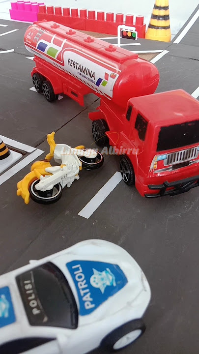 INSIDEN TRUK TANGKI PERTAMINA DENGAN MOTOR #mobiltruk #truktangki