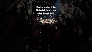 Drake enters his Philadelphia concert with Meek Mill #drake #philadelphia