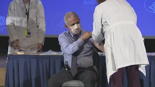 Dr. Fauci gets Moderna COVID-19 vaccine