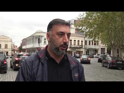 ხმაური და ხალხმრავლობა ქუთაისში  59-ე საოლქო საარჩევნო კომისიასთან გუშინ საღამოს 7 საათზე დაიწყო