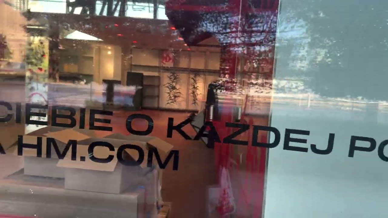 H&M flagship store in Warsaw has been TRASHED (peacefully)!