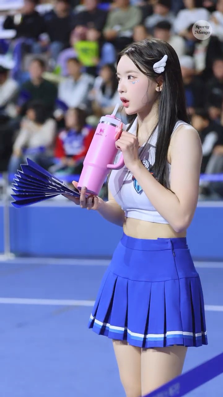 Yang Hyoju Cheerleader, a refreshing doll-like moment with just one sip