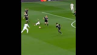 Quand un joueur d'Ajax humilie Luka Modric