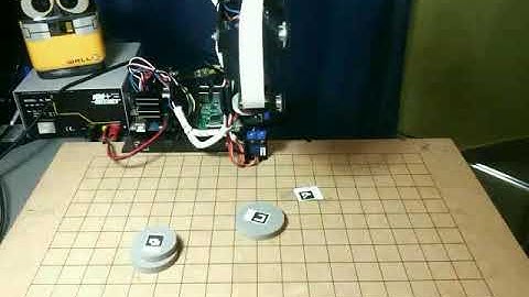 Robot arm solves Hanoi tower