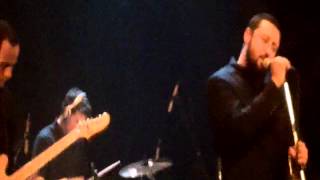 Flotation Toy Warning - Donald Pleasance Café De La Danse, Paris - 23102011