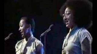 Althea &amp; Donna - Uptown Top Ranking @ top of the pops