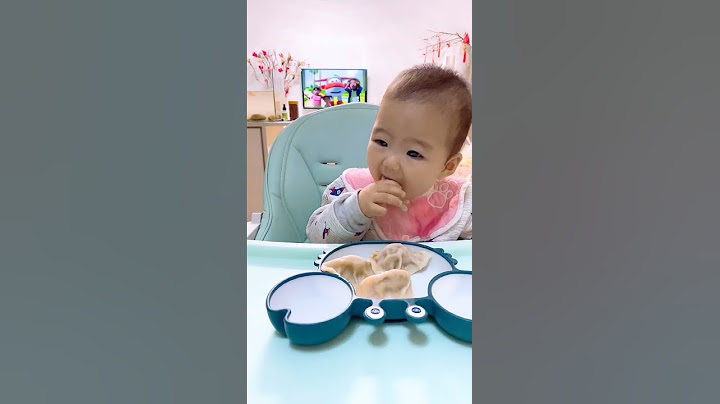 浩南吃饭啦 本来要吃驴肉饺子的，这个肉有点老，吃饺子皮吧，这么大的孩子吃了6个饺子皮#宝宝吃饭 午餐 全职妈