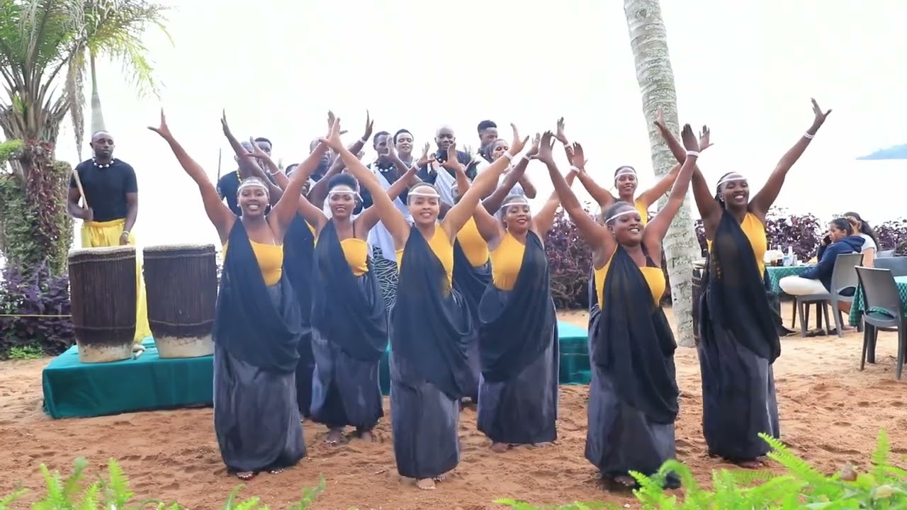 IMPUNDU Cultural Group iyo zataramiye abantu ntibifuza gutaha zibakumbuza hambere irebere nawe