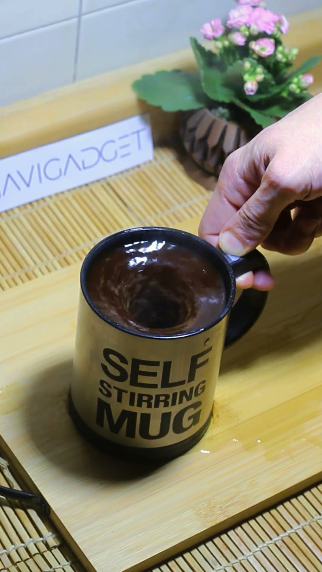 Product Link in Bio ( # 1924 ) ▶️ 9️⃣  @MaviGadgets Automatic Self-Stirring Insulated Smart Mug