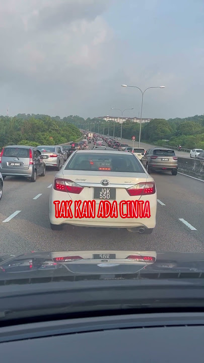 KESESAKAN JALAN