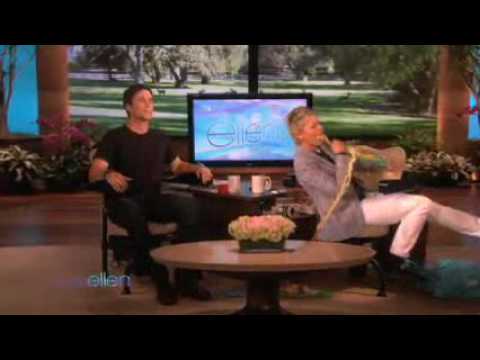 Video Rob Lowe Vs The Hawaii Chair On Ellen Youtube