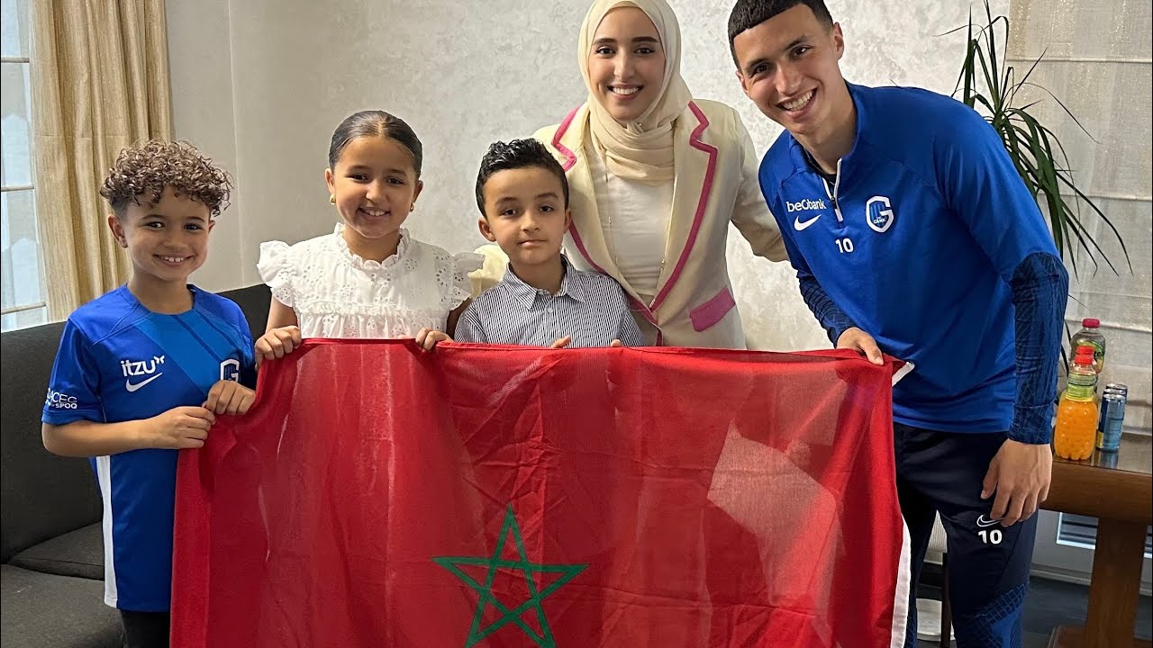 لاعب المنتخب الوطني المغربي فاجئ ولدي، و جابو من…😱😍