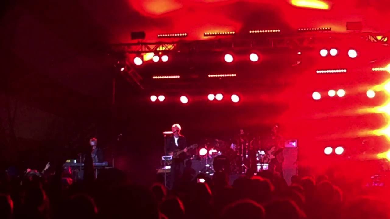 tom Cochrane and Red Rider live in Thunder Bay,