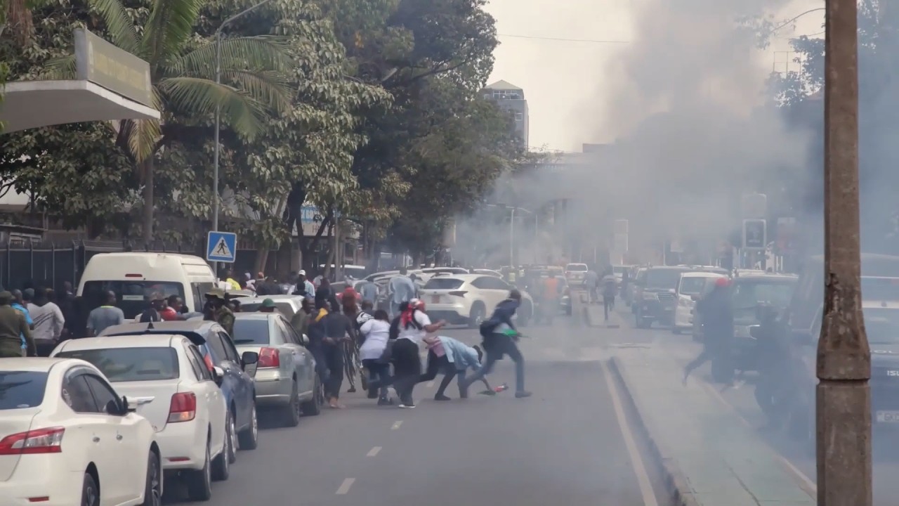 Police fire teargas at Kenyan traders protesting higher taxes on imports