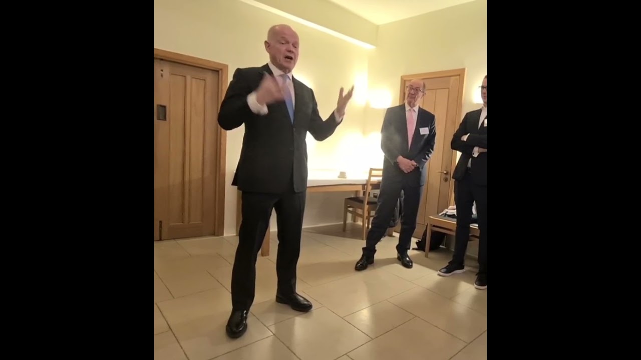 2025 Oxford University Chancellor Lord William Hague Welcomes China Oxford Scholars
