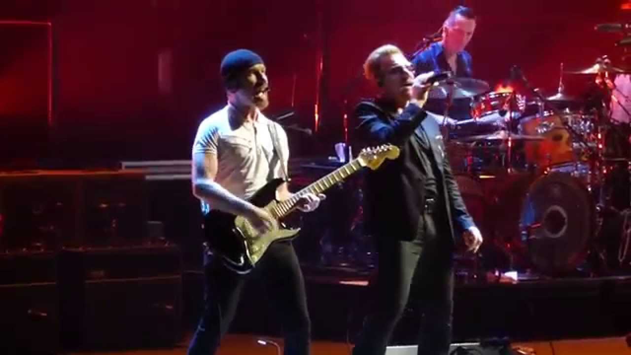 U2 Zooropa / Where The Streets Have No Name, Berlin 2015-09-25 - YouTube