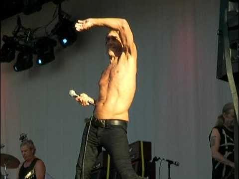 IGGY & THE STOOGES - ''I Wanna Be Your Dog'' (Melbourne, Big Day Out, 2011)
