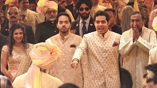 Ambani Family gives GRAND Welcome to Dulha Anand Piramal At Isha Ambani's MARRIAGE