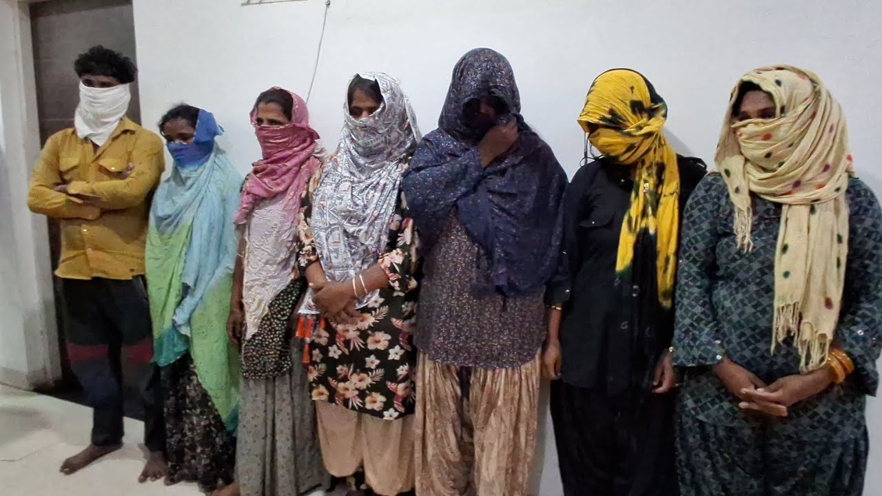 દાહોદમાં ભીખ માંગવાના બહાને ૫ લાખની ચોરી કરનાર ગેંગને ઝડપી પાડતી દાહોદ જિલ્લા પોલીસ. 