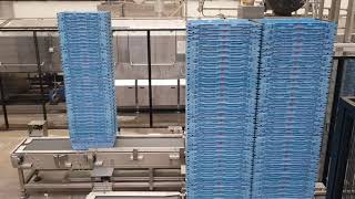 Automatic line stacker crates