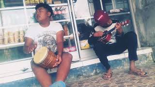 Main kendang vs ukulele