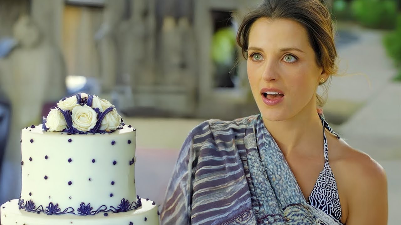 بنت فقيره بتشتغل في صنع كيك الافراح بلصدفه بيشوفها رجل اعمال ف فرح وبيحبها بس بيخبي انه الد اعدائها