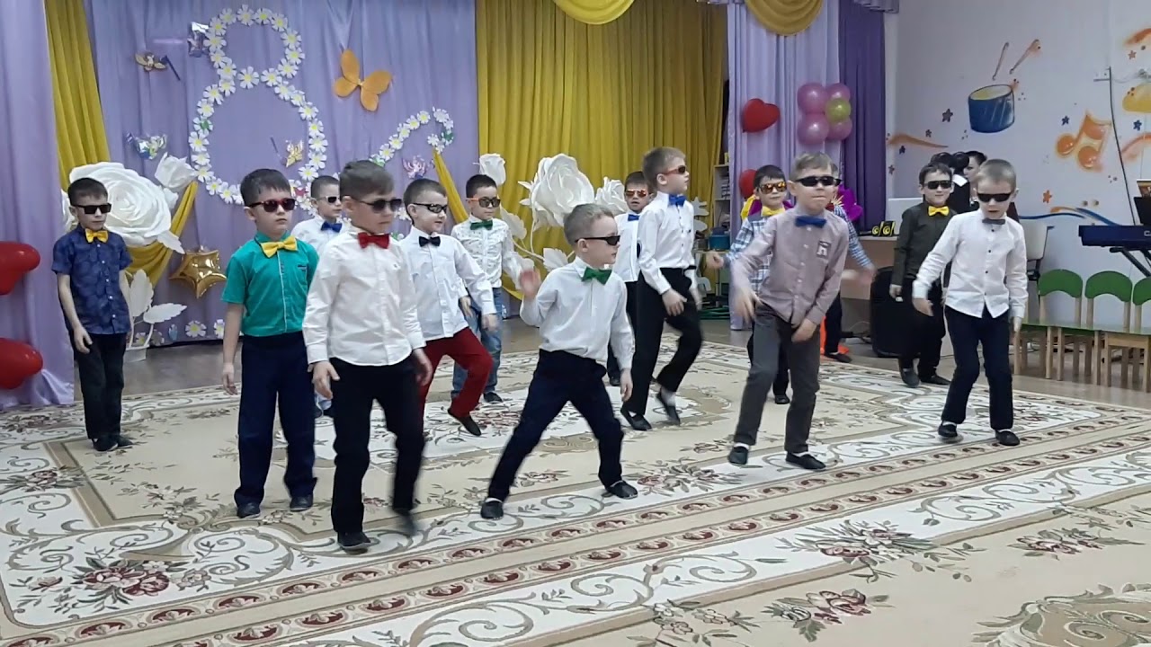 Танец мальчиков 9 мая в детском саду. Танец мальчиков в детском саду. Танец мальчиков на выпускной в детском. Танцы для мальчиков. Танец ребят в садике.