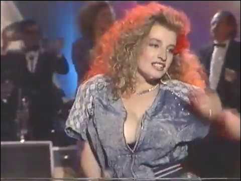 Жалаңаш әнші «Ёлканы» көріңіз. Орыс порносы: Адам мен Алина