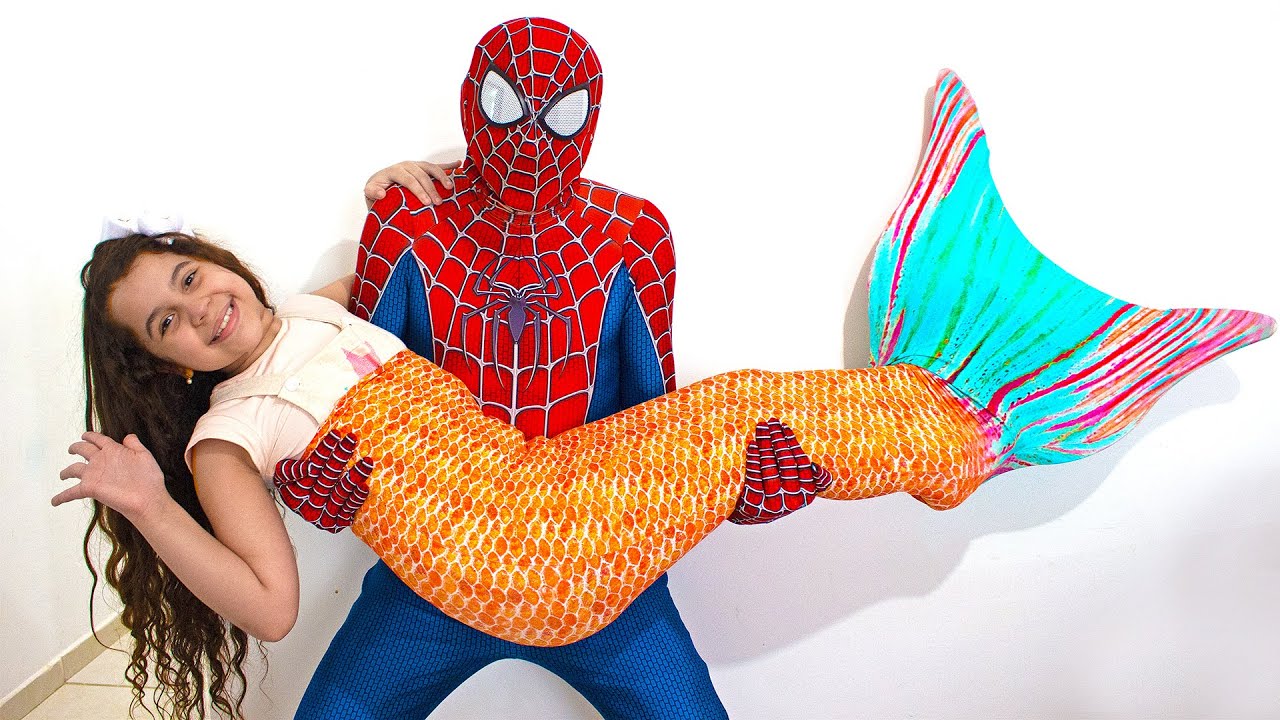 SARAH FINGE BRINCAR de SEREIA AQUÁTICA