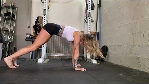 BODYWEIGHT EXERCISE LIBRARY/dive bomber pushups modified